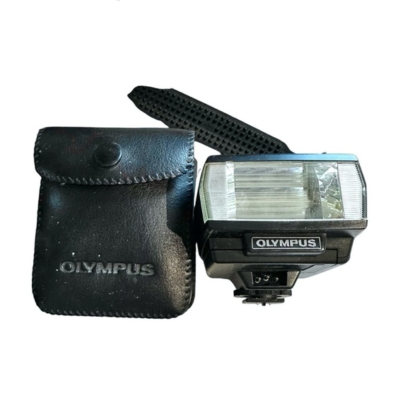 Vintage Olympus OM-1 35mm Photography Camera with Flash Attachment and Cases - Picture 3 of 16